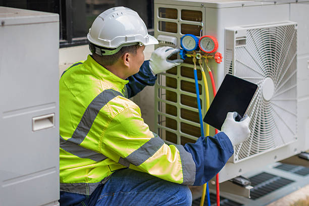 Professional Ac Installation technician working in Highland Park, TX